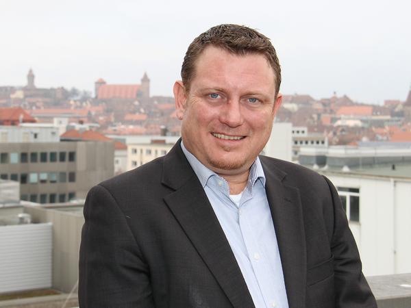 Jimmy Schulz ist Abgeordneter der FDP und gehört seit 2009 dem Deutschen Bundestag an. Unter anderem ist er ordentliches Mitglied des des Unterausschusses Neue Medien und der Enquête-Kommission Internet und digitale Gesellschaft.