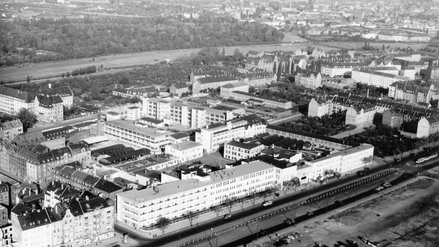 Schon vor dem Krieg siedelten sich entlang der Fürther Straße zahlreiche Fabriken an. Stark vertreten war die Zweirad-Industrie. Die Motorrad-Werke von Triumph...