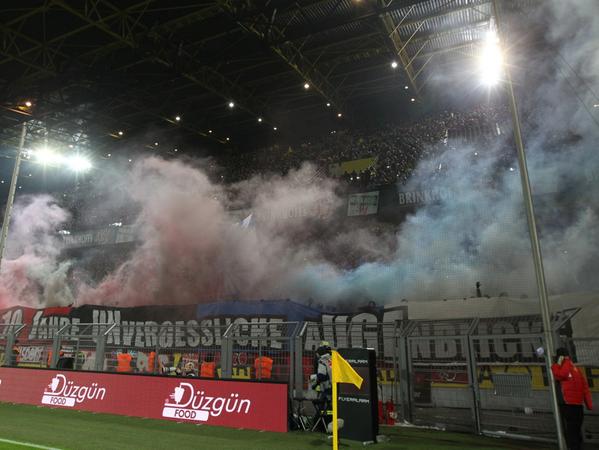 Diese Aktion vom Januar 2013 sorgte beim Auftritt des FCN in Dortmund für Ärger.