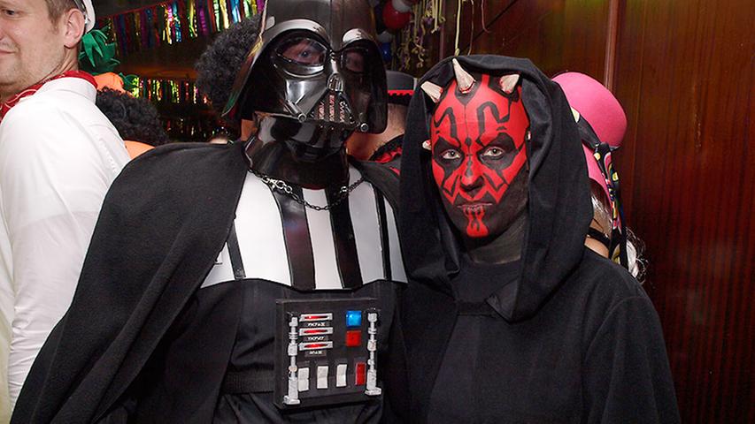 Darth Vader und Darth Maul geben sich die Ehre auf Jambo-Jambo.