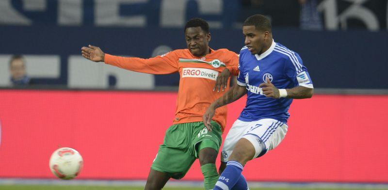 Das Küken im Team schlug sich gegen Schalkes starke rechte Seite mit Farfan und Uchida achtbar. Versuchte, das Offensivspiel anzukurbeln, flankte aber in der Regel zu unpräzise. Redaktion: 3 | kicker: 3 | User: 2,2 (176 Stimmen)