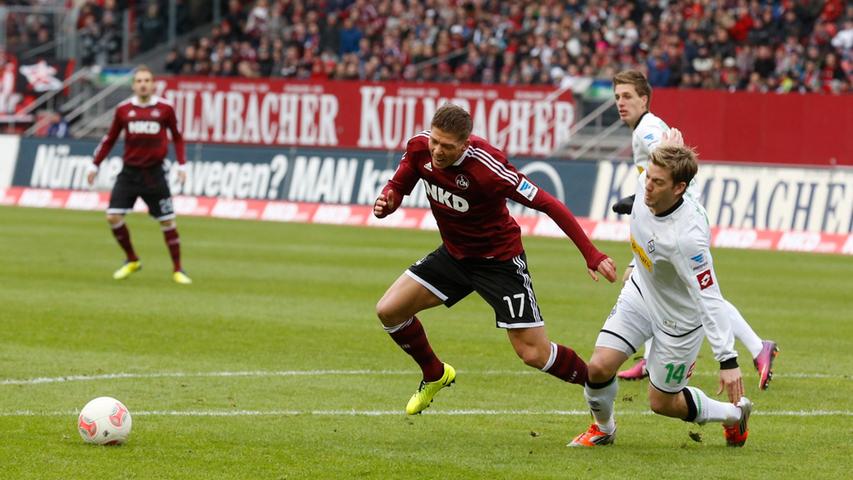 In der vergangenen Spielzeit durfte der Club gleich zweimal einen Sieg gegen die Borussia feiern. Auf das eingangs beschriebene 3:2 in Mönchengladbach folgte in der Rückserie ein 2:1-Erfolg. Das Spiel beginnt perfekt für den 1. FC Nürnberg: In der vierten Minute ergaunert sich Mike Frantz einen Strafstoß...