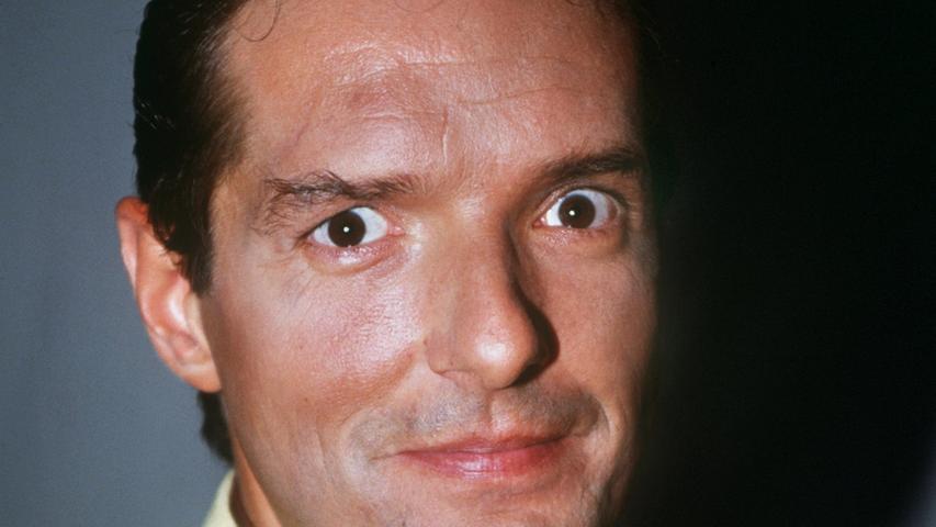 Einen frühen Skandal schaffte der österreichische Sänger Falco mit dem Song "Jeanny", der von Kindesmissbrauch handelt - aus der Sicht des Täters. Mehrere Radiosender weigerten sich, den Song zu spielen.