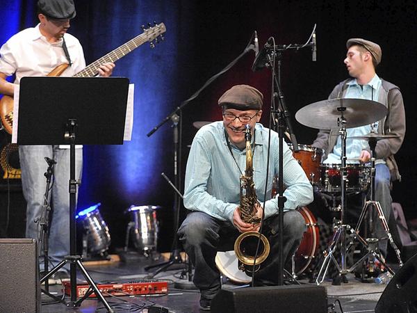 Mit purer Spielfreude beeindruckten die Finalisten des Jazz-Wettbewerbs das Publikum im Kulturforum. Für die Formation 2+2 (Bild) reichte es zum 3. Platz. Mit purer Spielfreude beeindruckten die Finalisten des Jazz-Wettbewerbs das Publikum im Kulturforum. Für die Formation 2+2 (Bild) reichte es zum 3. Platz.