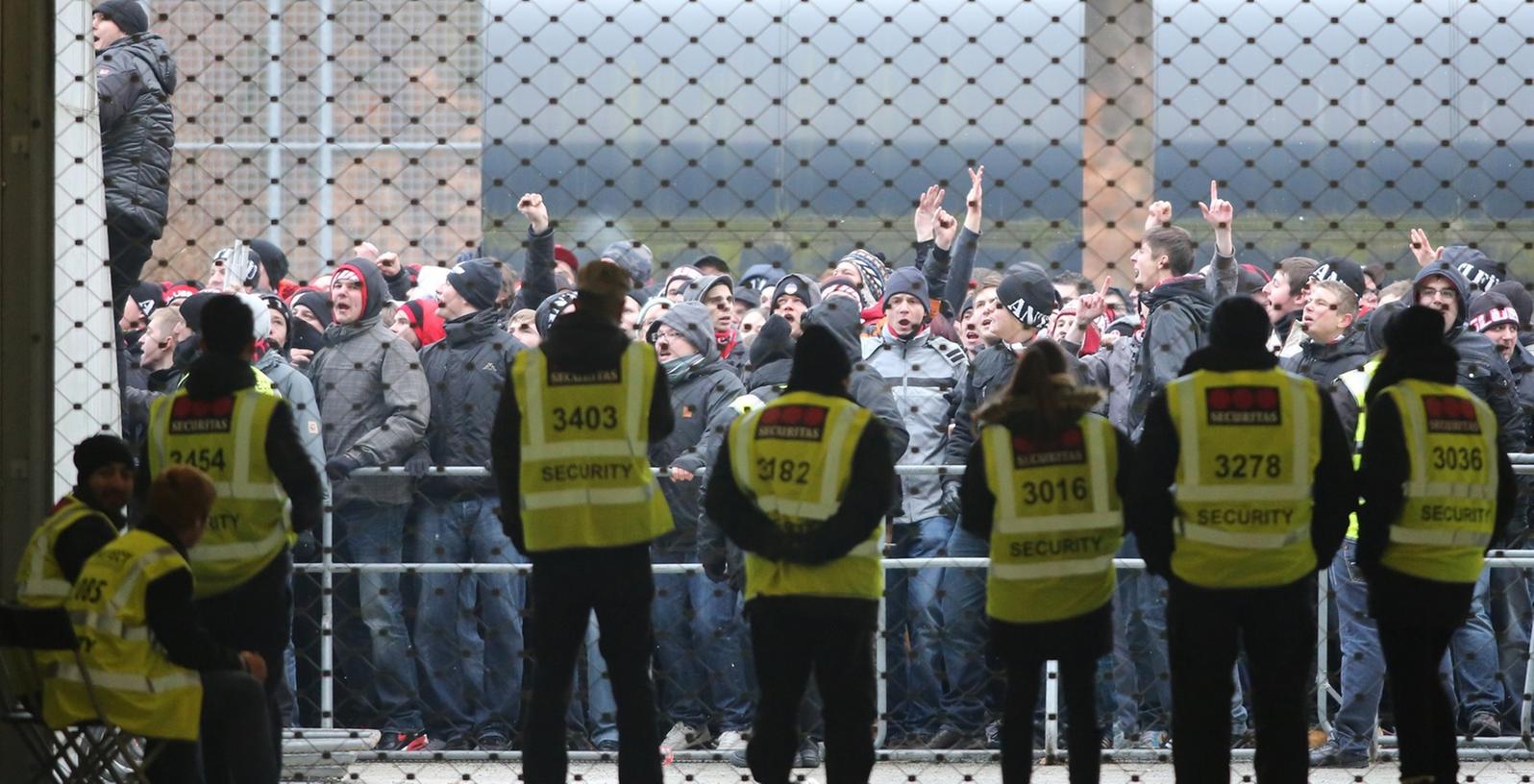 Vor dem Stadion gerieten während der Bundesligapartie zwischen Eintracht Frankfurt und dem 1. FC Nürnberg am 9. Februar 2013 Clubfans mit der Polizei aneinander. Mittlerweile sind alle Verfahren abgeschlossen.