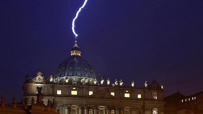 Im September 2013 schaltete sich der Vatikan in die Querelen ein.