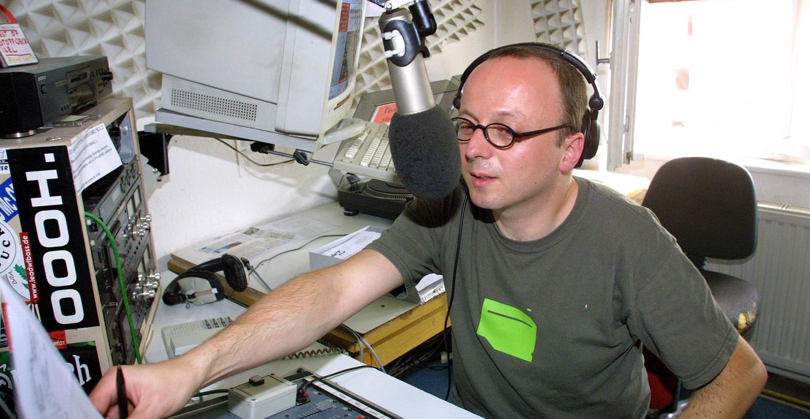 Die Städte machen sich für Radio Z - im Bild Moderator Stefan Wagner - bei der Bayerischen Landeszentrale für Neue Medien stark. Die Städte machen sich für Radio Z - im Bild Moderator Stefan Wagner - bei der Bayerischen Landeszentrale für Neue Medien stark.
