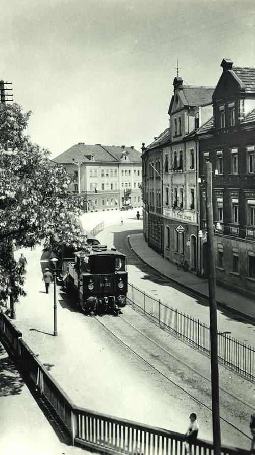 Vor nunmehr 50 Jahren fuhr der letzte Personenzug von Neunkirchen am Brand nach Erlangen. Die Planungen begannen  1883, als sich der  Erlanger Bürgermeister, Dr. Schuh, für eine Sekundärbahn aussprach, die "zunächst ein lokales Bedürfnis befriedigen soll." Die Befürworter der Sekundärbahn erwägten eine Strecke, die durch das Schwabachtal nach Erlangen führt.