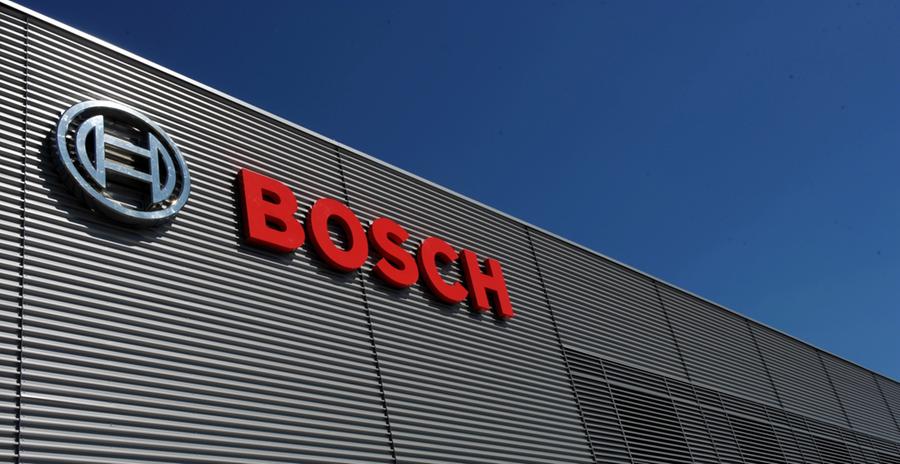 8. Februar 2019: Aus Unternehmenskreisen verlautet, dass VW eine Schadenersatzklage gegen Bosch prüft. Bosch hatte die Ursprungsversion der Software geliefert, die VW-Mitarbeiter später zum manipulieren der Abgasreinigung benutzt hatten.