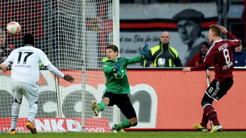 Dass der Club schwer zu schlagen ist - bis zum Gastspiel in München sollte dies in der Rückrunde nur Borussia Dortmund gelingen - musste auch Hannover 96 in Nürnberg erfahren. Der FCN bewies gegen die Niedersachsen etwas, was er 2012/13 vielfach erfolgreich in die Waagschale warf: Moral. Zweimal holte er einen Rückstand auf. Nachdem Joker Polter in der Nachspielzeit - gleichbedeutend mit dem 2:2 - gestochen hatte, konnte sich der Club sogar als Sieger fühlen.