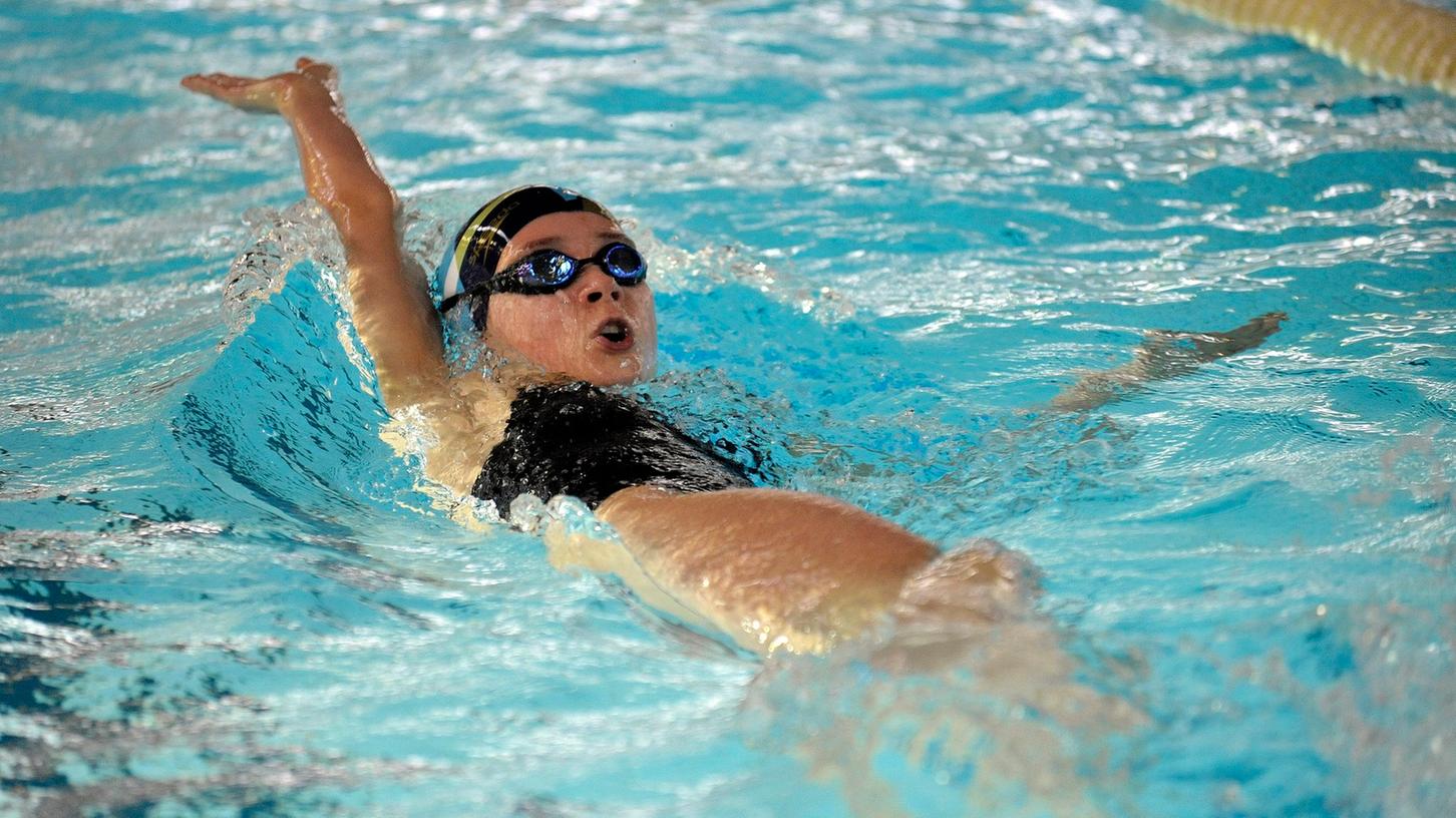 Am Abend noch ein paar Bahnen schwimmen? Das war im Fürther Hallenbad nicht möglich. Deswegen beschwerten sich Kunden.