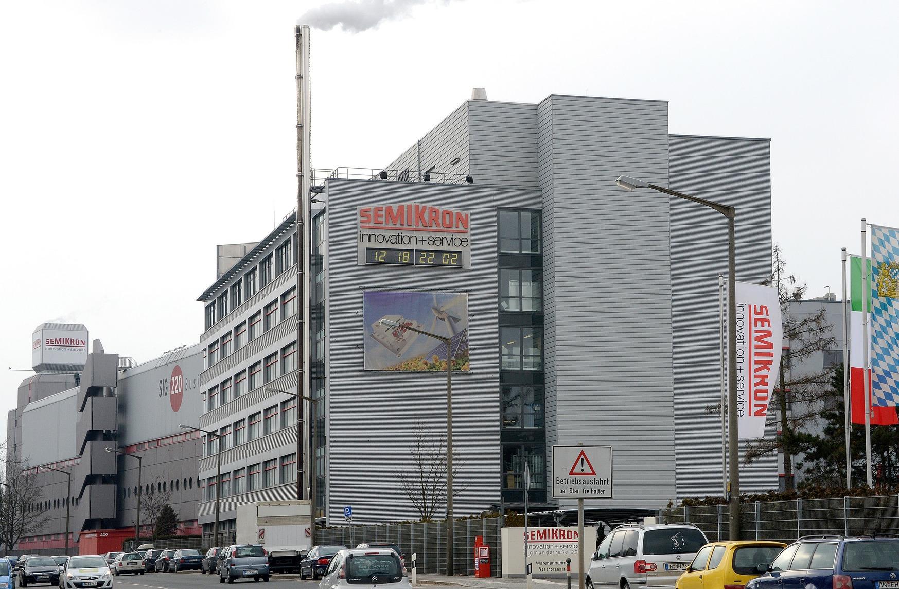 Rang 13: Die Semikron GmbH fertigt Bauelemente der Leistungselektronik. Das Nürnberger Unternehmen hat 2018 in unserem Ranking erneut bei den Mitarbeiterzahlen kräftig zugelegt. Im Vorjahr zählte der Mittelständler 1562 Jobs, in diesem Jahr sind es 1730.