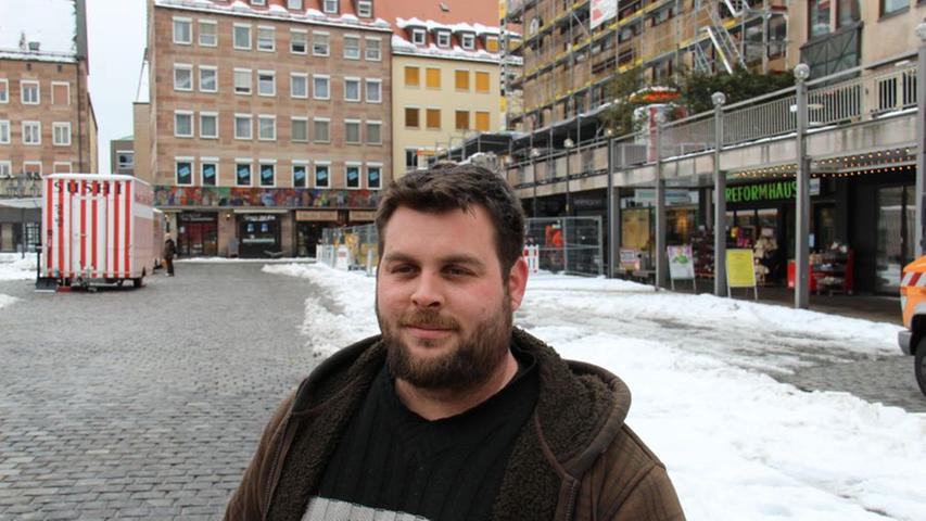 Alexander Zöcklein (28): "Mir ist es egal, ob das Trinkwasser durch Privatisierung teurer wird. Ich versorge mich durch meinen Brunnen im Garten selbst."