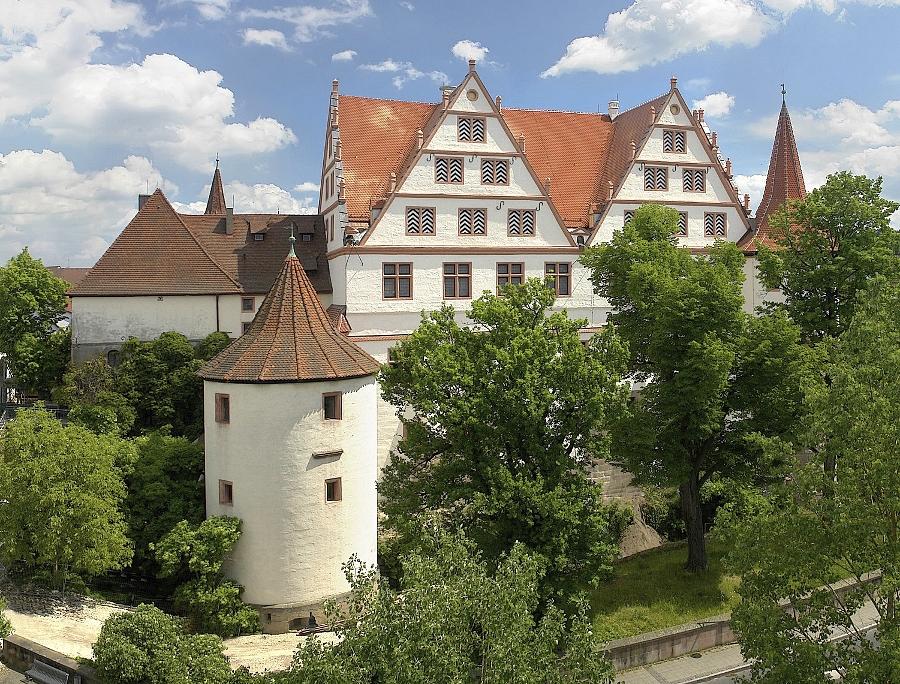 In den Räumen des Schlosses Ratibor können Interessierte hinter die Fassade der Stadt blicken. Es gibt eine abwechslungsreiche Sammlung zur Geschichte von Schloss und Stadt zu bestaunen. Auch Führungen durch das Schloss werden angeboten. Weitere Informationen zum Schloss Ratibor finden Sie hier.