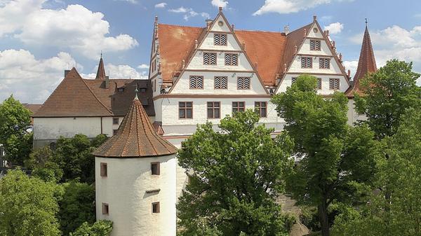 In den Räumen des Schlosses Ratibor können Interessierte hinter die Fassade der Stadt blicken. Es gibt eine abwechslungsreiche Sammlung zur Geschichte von Schloss und Stadt zu bestaunen. Auch Führungen durch das Schloss werden angeboten. Weitere Informationen zum Schloss Ratibor finden Sie hier.