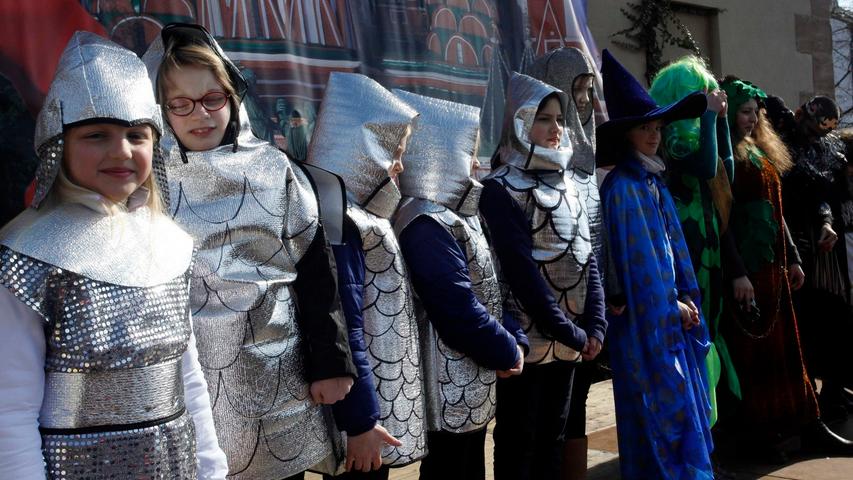 Beim Russischen Fest "Masleniza" dominieren Poesie und Folklore, die satirische und bissig-komische Seite des westlichen Karnevals ist der russischen Variante eher fremd.