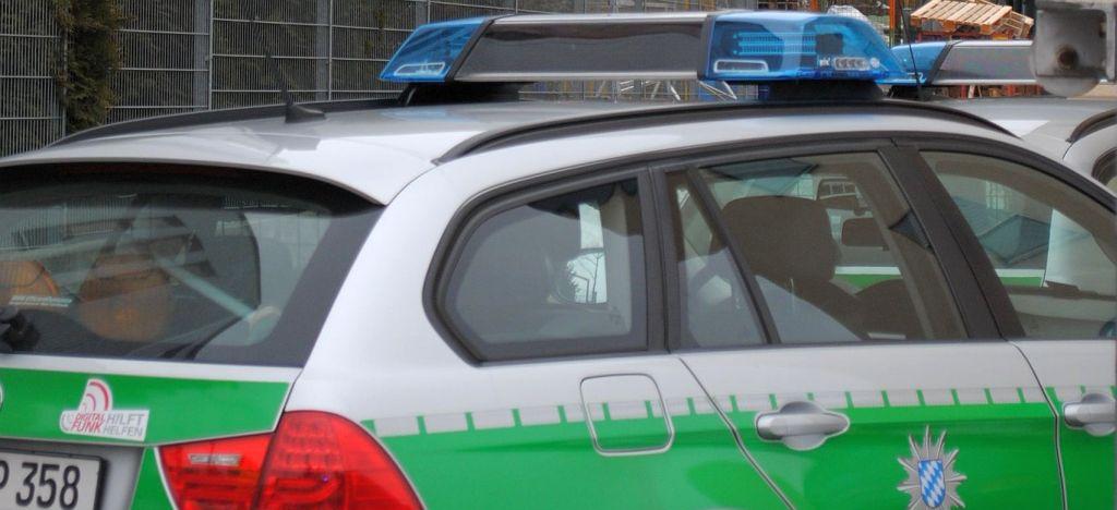 Auto kracht gegen Anhänger: 30.000 Euro Schaden bei Wannbach Auto kracht gegen Anhänger: 30.000 Euro Schaden bei Wannbach