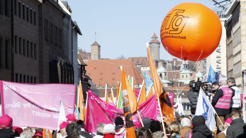 Öffentlicher Dienst demonstriert in Nürnberg