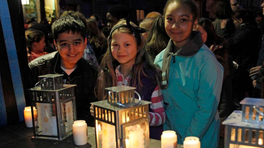 Lichterzug: 700 Schüler gedenken Anne Frank