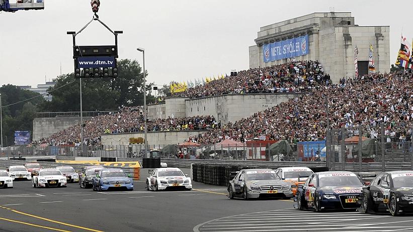 150.000 Euro muss die Stadt auch heuer wieder investieren, um das Nazi-Relikt Zeppelintribüne für das Norisring-Rennen instand zu halten.