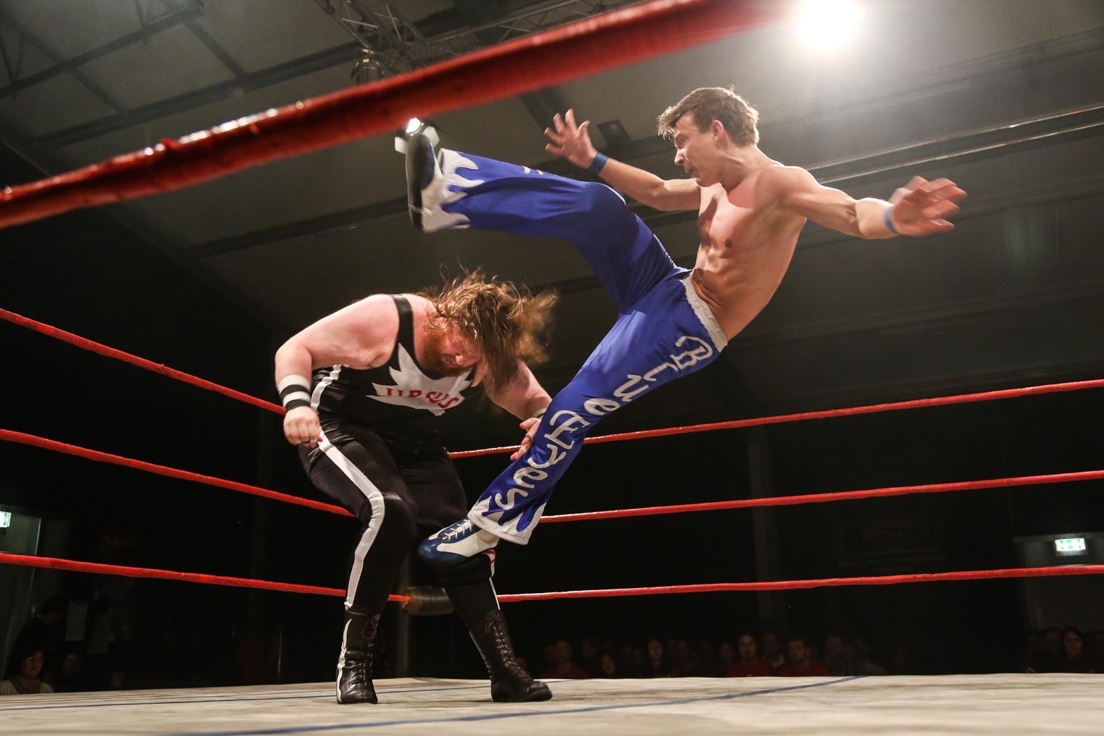 Wrestling in Heßdorf Böse Buben oben ohne Nordbayern