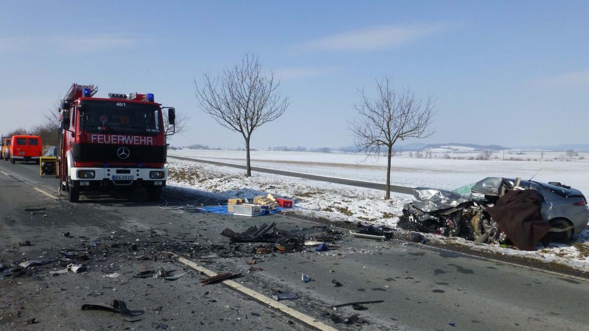 Zusammenstoß mit Lkw: Frau stirbt bei Dietersheim