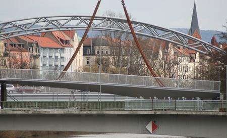 Im Lift an der Kettenbrücke verging sich am vergangenen Donnerstag ein Mann an einem 14-jährigen Mädchen.