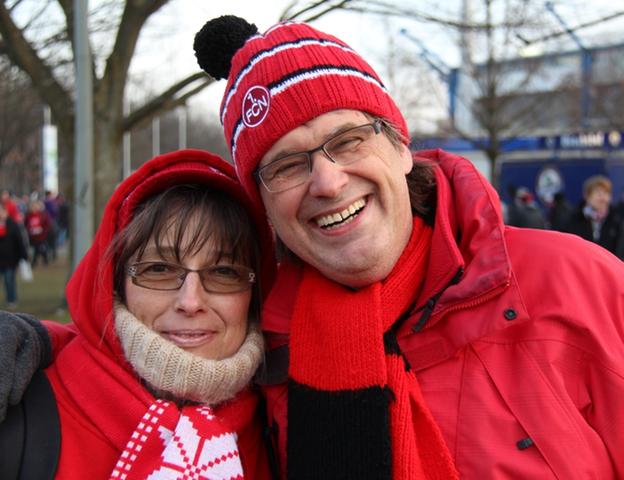 Claudia (49) und Helmut Binder (51): "Der Anfang war schwierig, aber dann hat der Club ins Spiel gefunden. Die zweite Halbzeit war die Beste die wir je gesehen haben!"