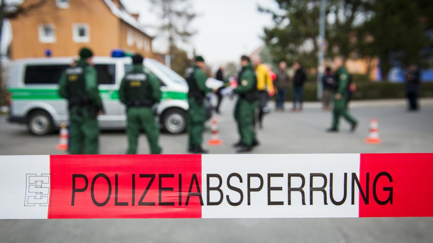 Ab 15 Uhr begann die Polizei mit der Räumung zahlreicher Wohnungen in Regensburg.