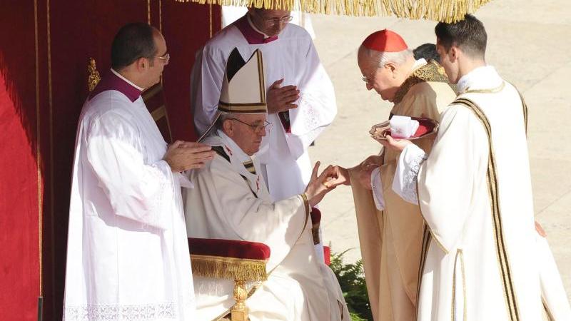 Als Kardinal lehnte er den Gebrauch von Kondomen beim Geschlechtsverkehr ab, auch wenn sie zum Schutz vor der Übertragung von HIV dienen sollen. Diese Äußerung revidierte er auch als Papst bisher nicht.