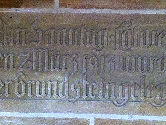 Der Grundstein der St.-Georgskirche. Der Grundstein der St.-Georgskirche.