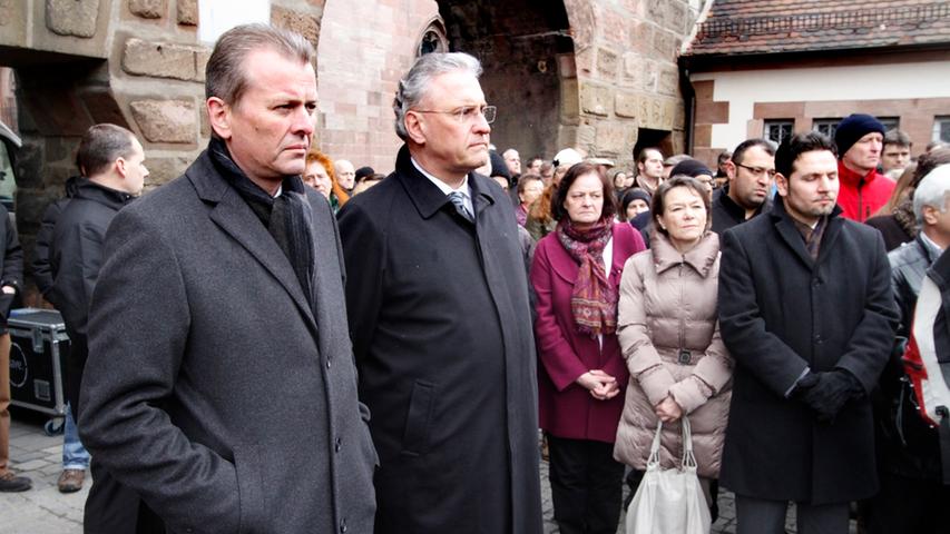 Neben dem Oberbürgermeister Ulrich Maly nahm auch der bayerische Innenminister Joachim Herrmann an der Gedenkfeier teil, der bei seiner Rede offen Fehler bei der Aufklärung der Morde einräumte.