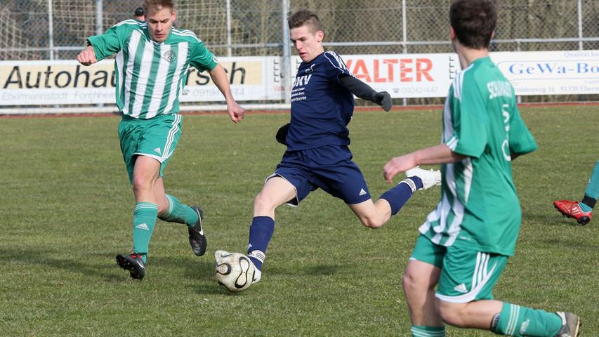 Im Spitzenspiel der A-Klasse 3 treffen der TSV Ebermannstadt und die DJK-FC Schlaifhausen aufeinander.