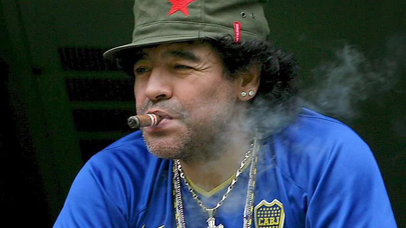 Von 2008 bis 2010 war Maradona Trainer der argentinischen Nationalmannschaft. Leidenschaft und Charisma waren seine Stärken. Kritiker sahen mangelndes taktisches Wissen als eine seiner Hauptschwächen an.