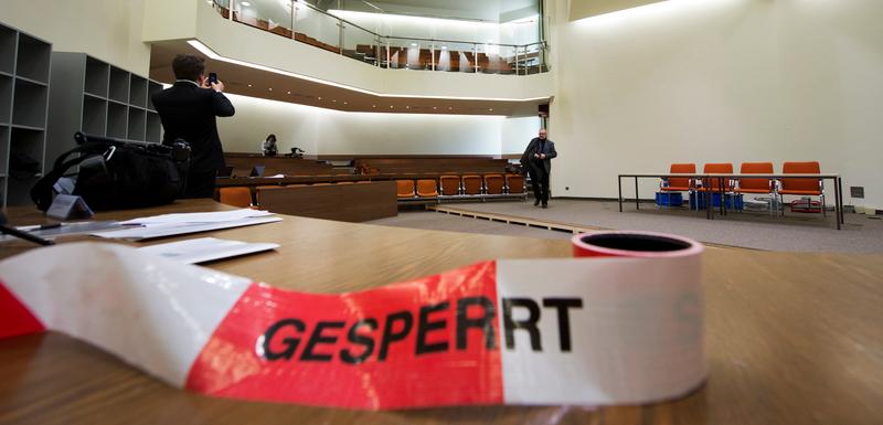 Das OLG hatte Anfang der Woche völlig überraschend ein neues Akkreditierungsverfahren angekündigt. Das OLG hatte Anfang der Woche völlig überraschend ein neues Akkreditierungsverfahren angekündigt.