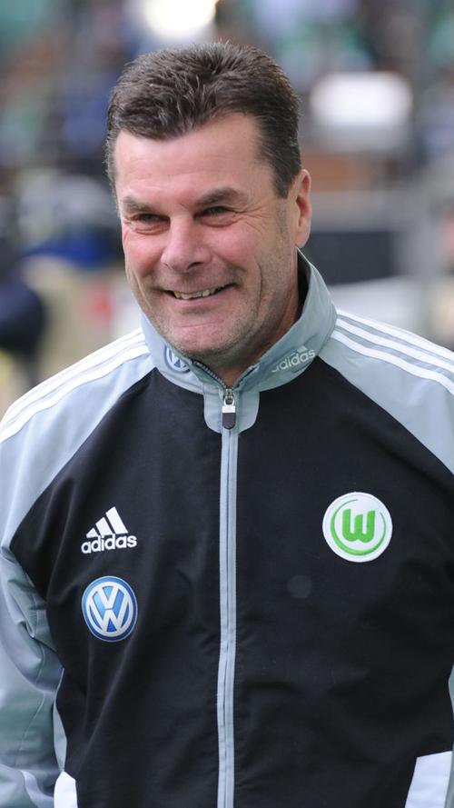 Club-Coach Dieter Hecking sorgt kurz vor Weihnachten 2012 für Aufregung am Valznerweiher. Da er seine Trainer-Karriere vorantreiben möchte, macht er einer Ausstiegsklausel Gebrauch und wechselt mit sofortiger Wirkung nach Wolfsburg. Für den Club beginnt das Jahr 2013 deshalb mit einem neuen Trainer (Michael Wiesinger):