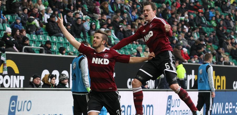 Torschütze Nilsson und Hanno Balitsch bejubeln den Treffer frenetisch.
