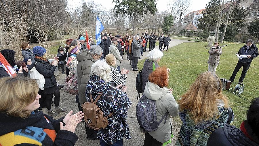 Protest gegen Kampfdrohnen und Nazis