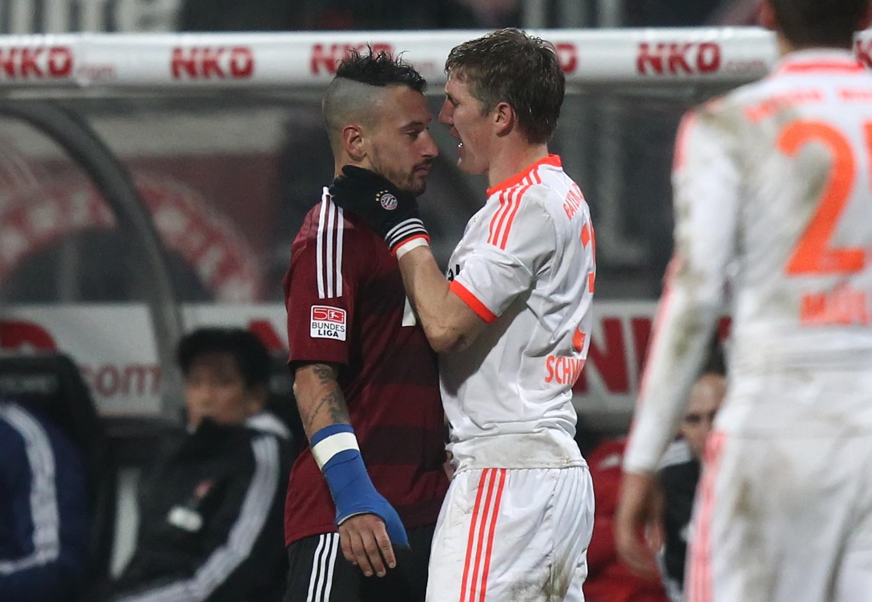 In der Hinrunde 2012/13 ging es heftig zur Sache. Gebhart sah nach seinem Ellebogeneinsatz Gelb-Rot, Schweinsteigers rotwürdiger Würgegriff blieb derweil ungeahndet. Viel schmerzlicher...