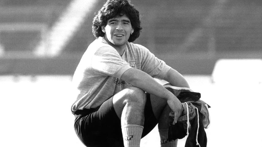 In Neapel erlebte Maradona seine beste Zeit als Profifußballer: 1989 gewann er mit dem SSC Neapel den UEFA-Cup, 1990 wurde die italienische Meisterschaft gewonnen.
