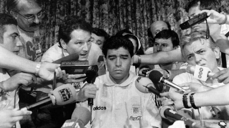Maradona ist trotz oder gerade wegen seiner persönlichen Probleme unbestritten einer der größten Fußballstars aller Zeiten.