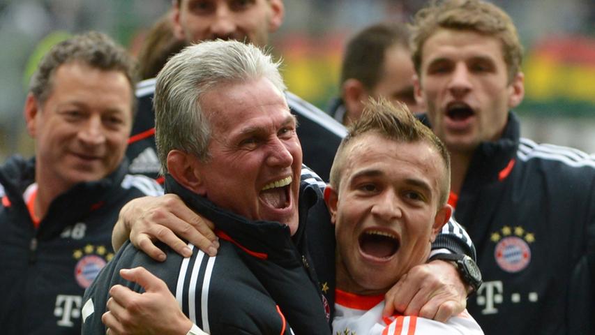 Deutscher Fußballmeister Bayern München feiert sich und seinen Titel