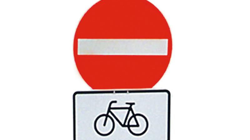 Nur Einbahnstraßen mit dem Zusatzzeichen "Fahrrad frei" dürfen von Radfahrern in entgegengesetzter Richtung befahren werden.
