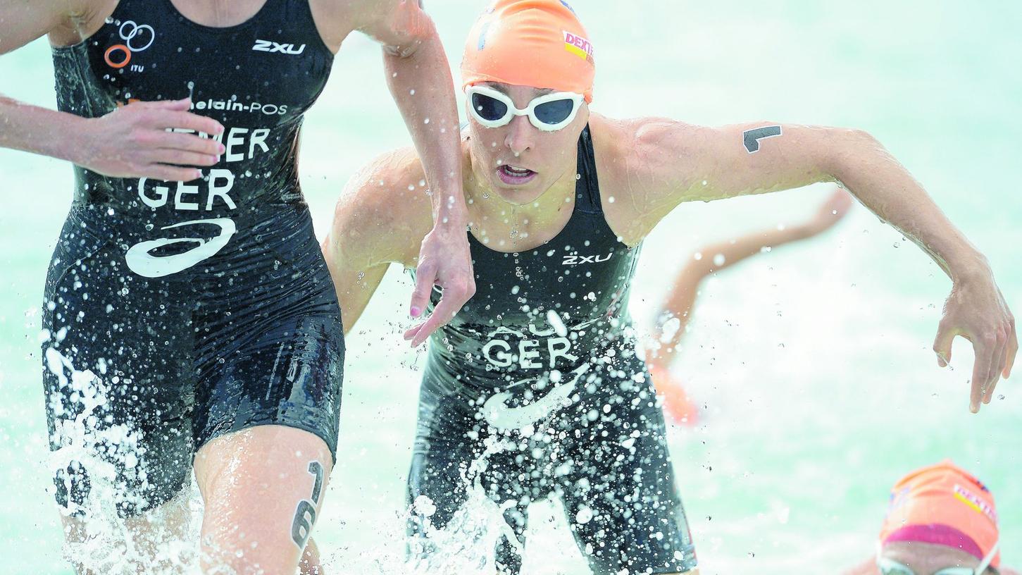 Bereits im Wasser zu langsam: Die Erlanger Triathletin Anne Haug schwimmt nur hinterher.