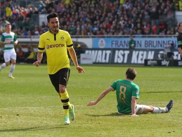 Für Ilkay Gündogan (links) und Borussia Dortmund glich das Spiel bei der SpVgg Greuther Fürth einer lockeren Trainigseinheit.