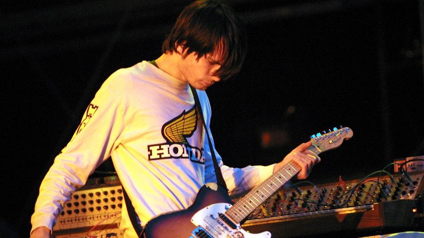 Platz 9: Jonny Greenwood von Radiohead. Ob im Studio mit Radiohead oder auf seinen Solo-Alben, Greenwood überzeugt mit seinem unkonventionellen Gitarren-Stil.