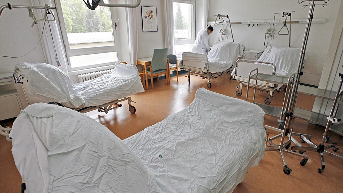 Mit einem neuen Meldesystem will die Rettungsleitstelle schneller auf Engpässe in den Krankenhäusern reagieren. Mit einem neuen Meldesystem will die Rettungsleitstelle schneller auf Engpässe in den Krankenhäusern reagieren.