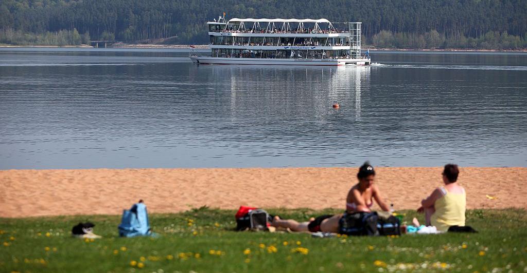 Die bayerischen Seen (hier der Brombachsee) sind ein beliebtes Ausflugsziel - und in den meisten Fällen absolut badetauglich.