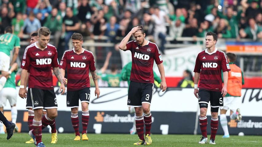 Danach ist Schluss im Frankenstadion. Der 1. FC Nürnberg verliert das Derby gegen die SpVgg Greuther Fürth mit 0:1. Während den Club-Profis die Enttäuschung nach Spielende ins Gesicht geschrieben ist, ...
