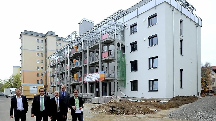 Erdgeschoss und erster Stock dieses Neubaus beherbergen ab sofort die WBG-Verwaltung. Der Rest des Gebäudes bietet Platz für Wohnungen. Erdgeschoss und erster Stock dieses Neubaus beherbergen ab sofort die WBG-Verwaltung. Der Rest des Gebäudes bietet Platz für Wohnungen.